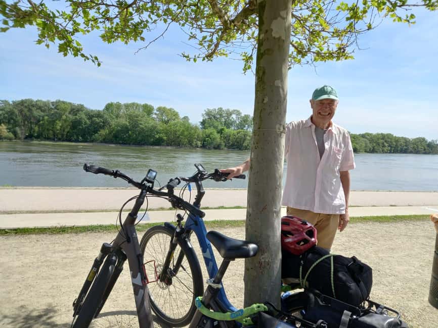 Szentendre by Bike: Self Guided Bike Rental Package! - Arriving in Szentendre’s old town