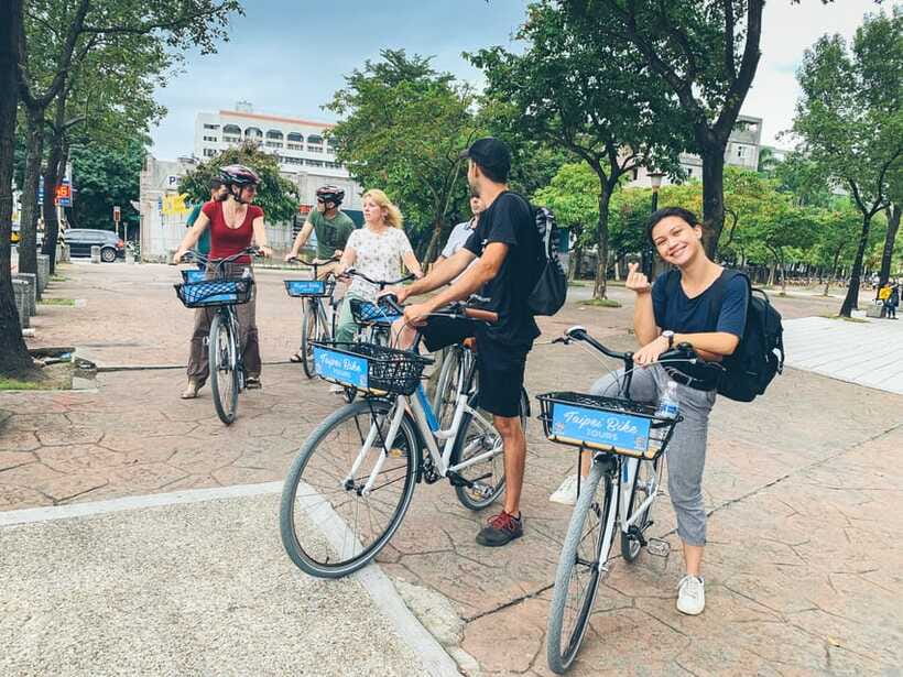 Taipei: 4-Hour Morning City Cycling Tour with Breakfast - Longshan Temple and Taipei’s spiritual center