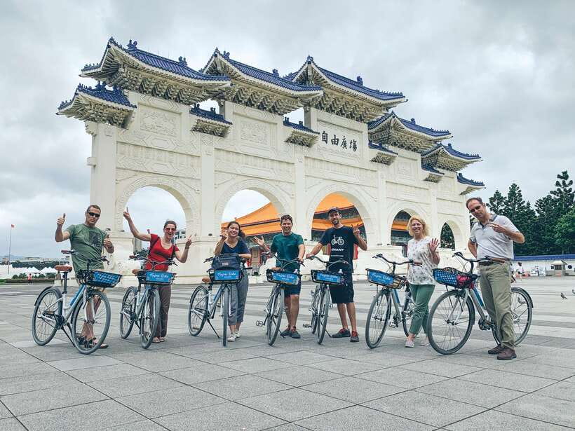 Taipei: 4-Hour Morning City Cycling Tour with Breakfast - Breakfast with danbing before the first pedal