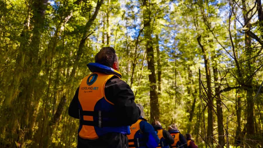 Te Anau: River Jet Boat and Bike Ride Tour with Local Guide - Lake Manapouri: the turning point of the ride