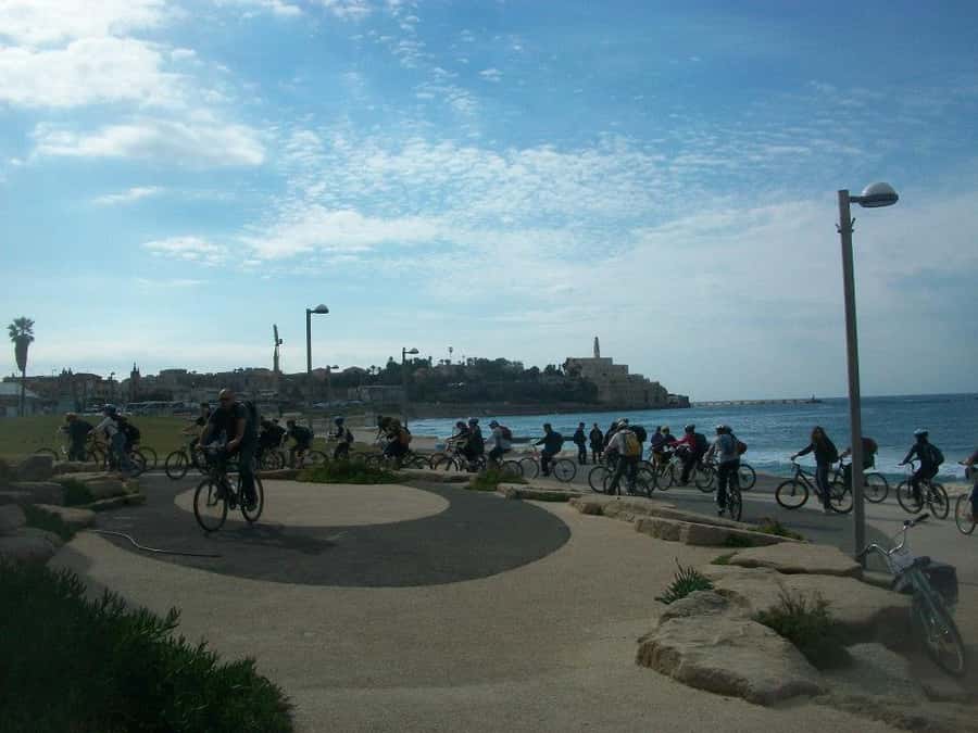Tel Aviv 3-Hour Easy Bike Tour - Beach paths and the Tachana Compound