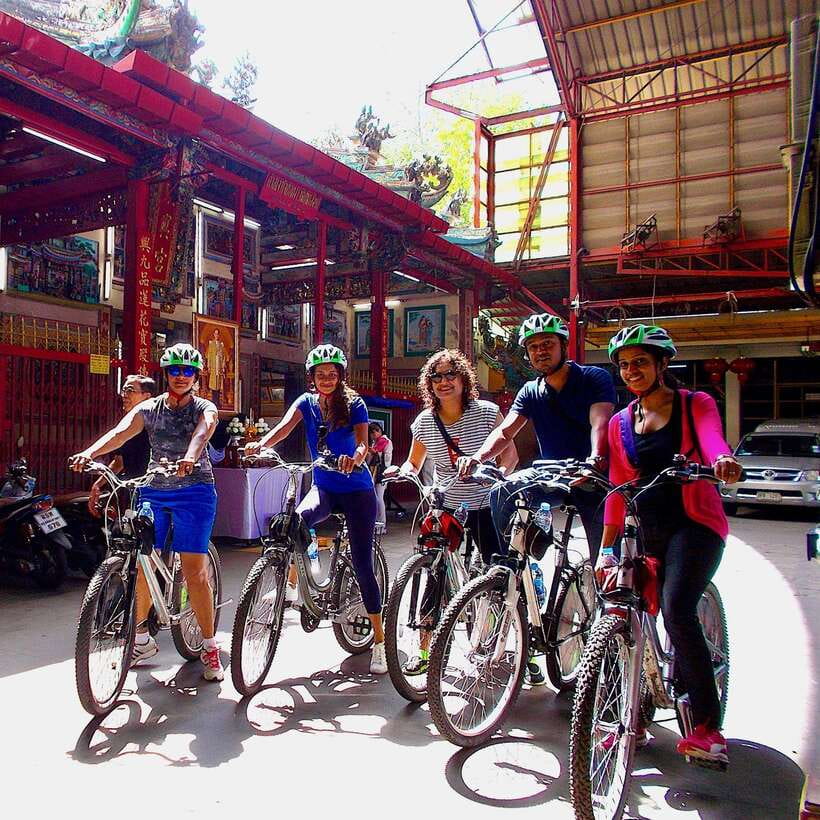 Thai culture and Bangkok local life guided bike tour - Talat Noi: old Bangkok in narrow streets