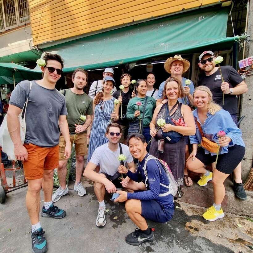 Thai culture and Bangkok local life guided bike tour - Wang Burapha Phirom and the ride back