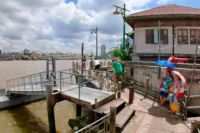 Thai Culture and Local Life 4- Hour Bangkok Bike Tour - Pak Khlong Talat, Bangkok’s flower market