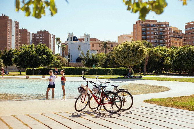 The Beauty of Valencia by Bike: Private Tour - The City of Arts and Sciences from a bicycle