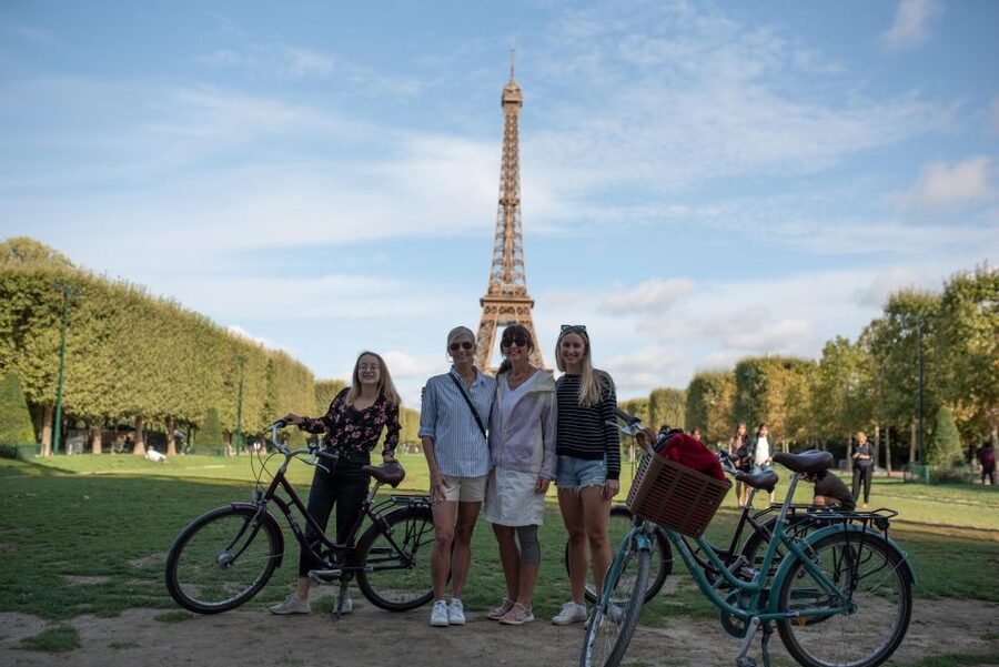 The Best of Paris: Small Group Bike Tour like a Local - What the family experience is like