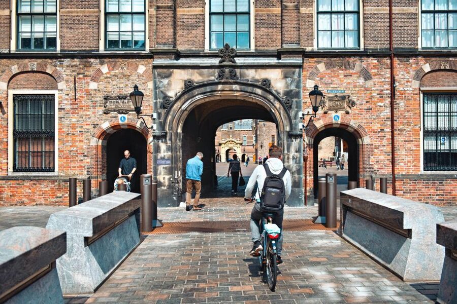 The Hague: Highlights Bike Tour - Royal Stables, palaces, and Lange Voorhout