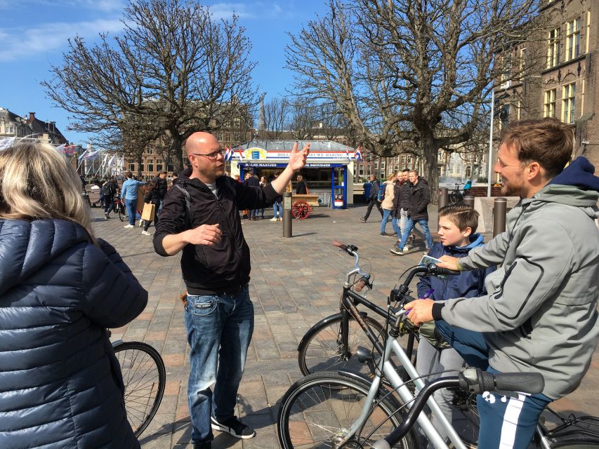 The Hague: Highlights Bike Tour - The Passage and the city beyond the postcard