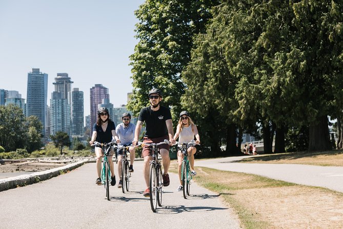 The Stanley Park Bicycle Tour by Cycle City Tours - Brockton Point totem poles and lighthouse