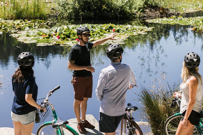 The Stanley Park Bicycle Tour by Cycle City Tours - What the guide adds to the ride