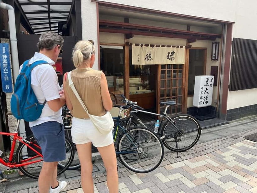 Tokyo Bike Tour: Shibuya, Harajuku & Hidden Gems - Taichi’s role and the small-group advantage