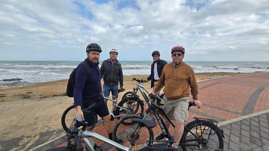 Torrevieja: Natural Parks e-Bike Tour - The guide can make or break the outing