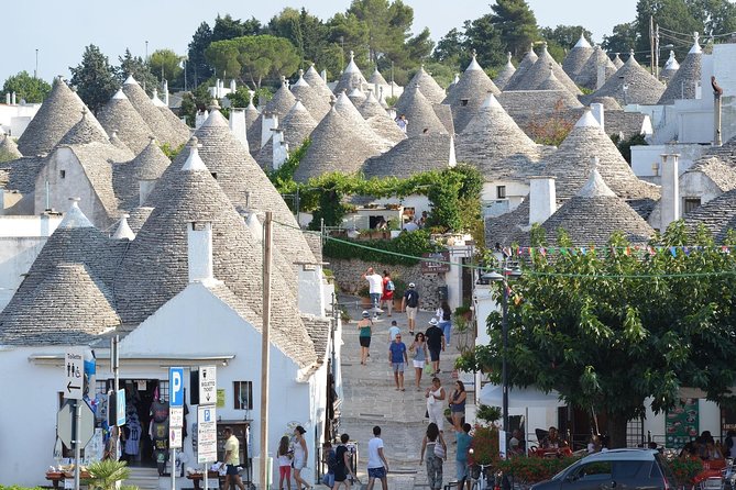Tour Ebike Trulli Alberobello - Riding the backroads toward Alberobello
