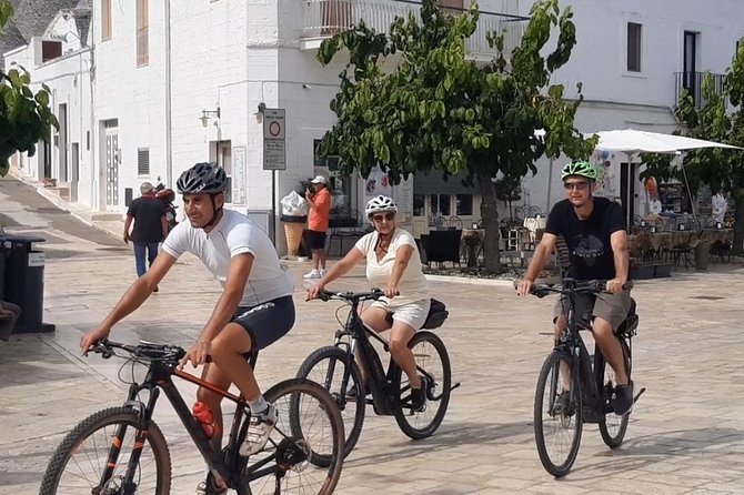Tour Ebike Trulli Alberobello - Alberobello and the famous Rione Monte