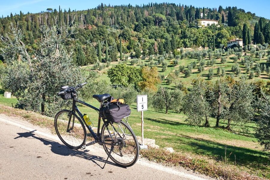 Tuscany Hills Bike Tour with Lunch at farm and Wine Tasting - How difficult is the cycling?