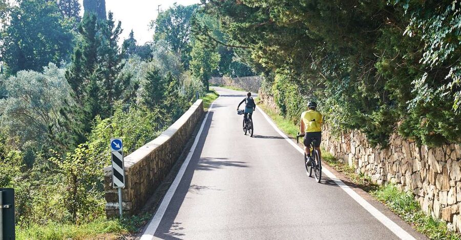 Tuscany Hills Bike Tour with Lunch at farm and Wine Tasting - The first climb and Florence viewpoint