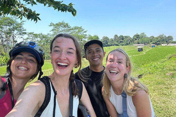 Ubud: Downhill Cycling with Volcano, Rice Terraces and Meal - A local school and a closer look at daily life