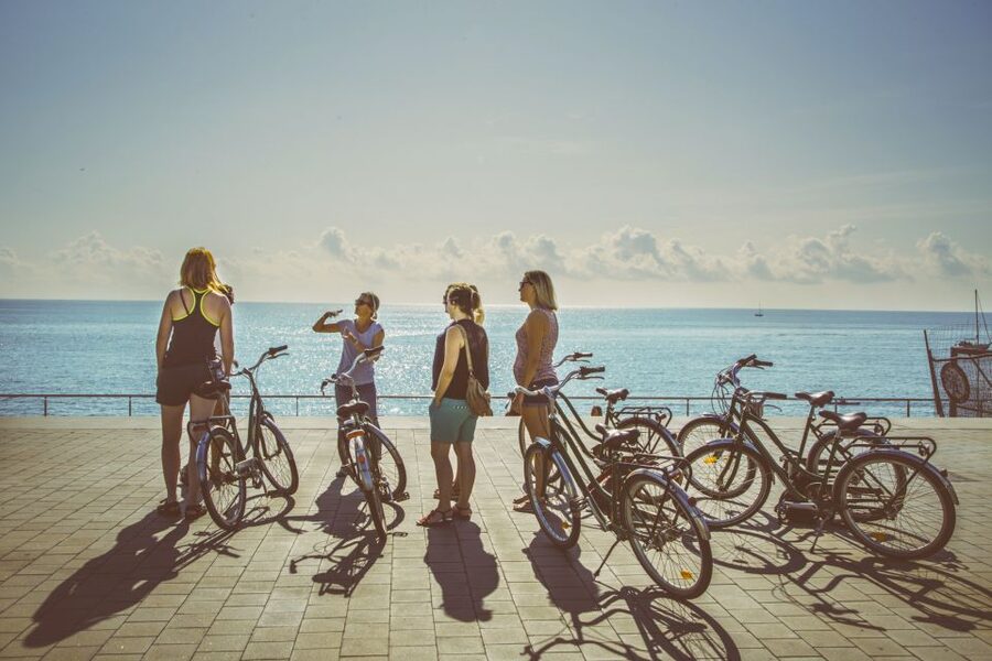 Unusual Barcelona Bike Tour in French - Key points at a glance