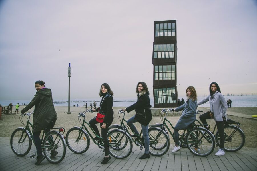 Unusual Barcelona Bike Tour in French - The French guide and the tone of the commentary