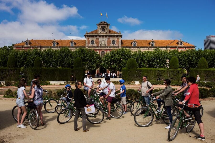 Unusual Barcelona Bike Tour in French - Why the small group matters