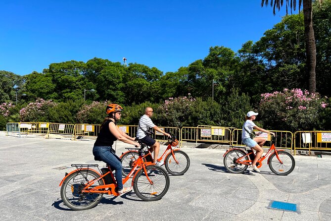 Valencia City Highlights in Guided Bike or E-Bike Tour - Queen’s Square, the cathedral quarter, and Serranos Towers