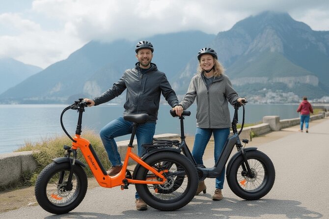 Vancouver E-Bike Rentals - Premium Seawall Bike Path Location - Handling the e-bike before you leave