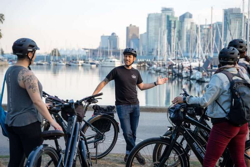Vancouver: Guided Bike Tour - Granville Island and the 45-minute lunch stop