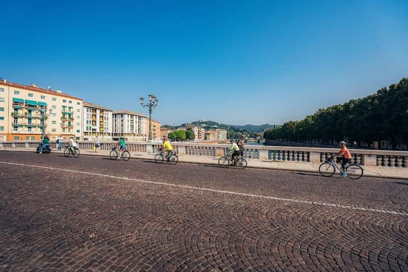 Verona e-bike tour: city center and panoramic views - Starting under the Arco dei Gavi