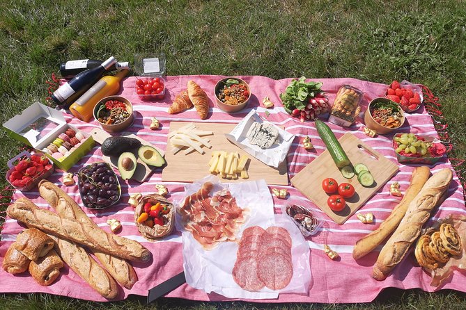 Versailles Bike Tour with Market, Gardens & Guided Palace Tour - Marie-Antoinette’s hamlet and the quieter estate