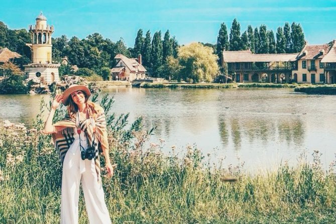 Versailles Bike Tour with Market, Gardens & Guided Palace Tour - A picnic beside the Grand Canal