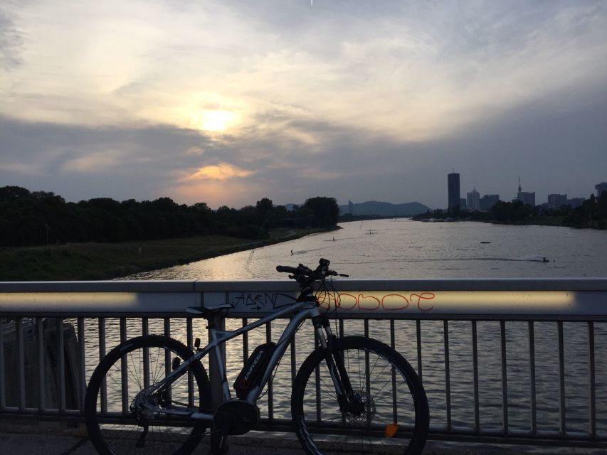 Vienna: Guided E-Bike Tour - Belvedere Palace and the imperial view