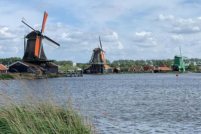 Visit Amsterdam Countryside with windmills by bike - Starting at Amsterdam Centraal