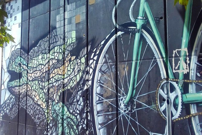Visite insolite de Barcelone à vélo (en français) - Poblenou, Barcelona’s former industrial district