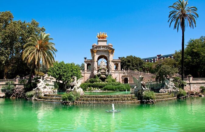 Visite insolite de Barcelone à vélo (en français) - Port Olímpic and the legacy of the 1992 Games