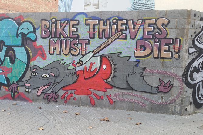 Visite insolite de Barcelone à vélo (en français) - El Born Centre and the memory of 1714