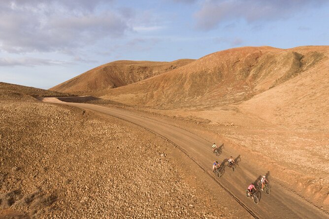 Volcanic Discovery PREMIUM eBike Tour: 35 km - Calderon Hondo, a volcano with a short walk