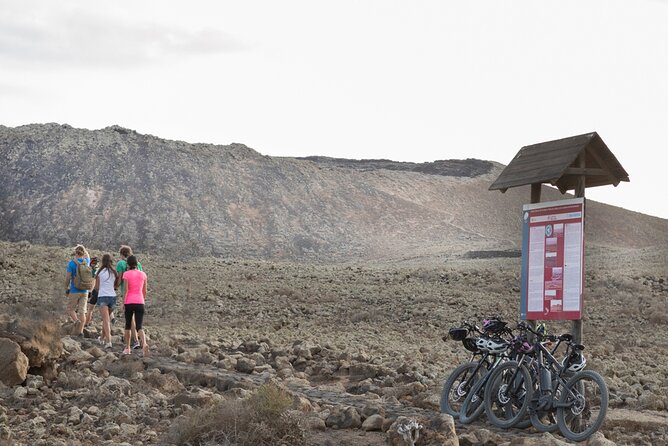 Volcanic Discovery PREMIUM eBike Tour: 35 km - What the guides add to the ride