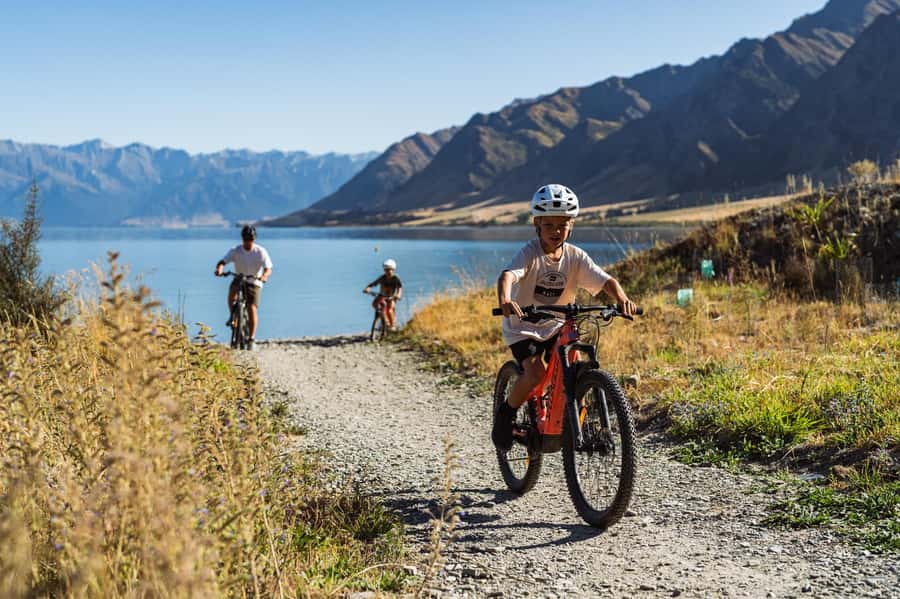 Wānaka: Gladstone Track and Wanaka Trails on Bike or eBike - From Lake Hāwea to the river trails
