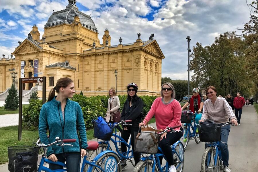 Zagreb: 2.5-Hour Highlights Bike Tour - Why a bicycle works so well in Zagreb