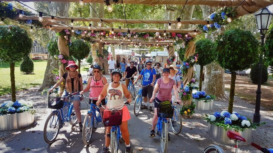 Zagreb: 2.5-Hour Highlights Bike Tour - From Nikola Tesla to the National Theatre