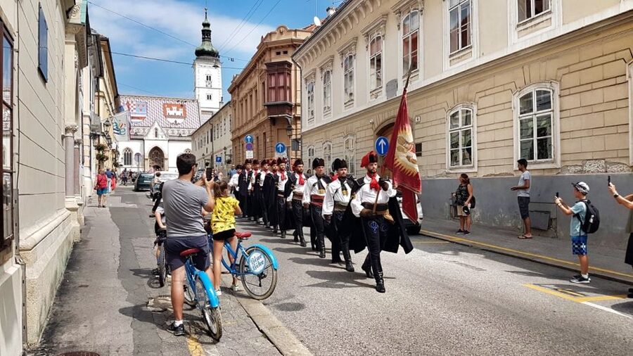 Zagreb: 2.5-Hour Highlights Bike Tour - Lotrščak Tower and St. Mark’s Church