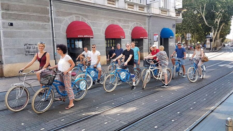 Zagreb: 2.5-Hour Highlights Bike Tour - The guides shape the experience